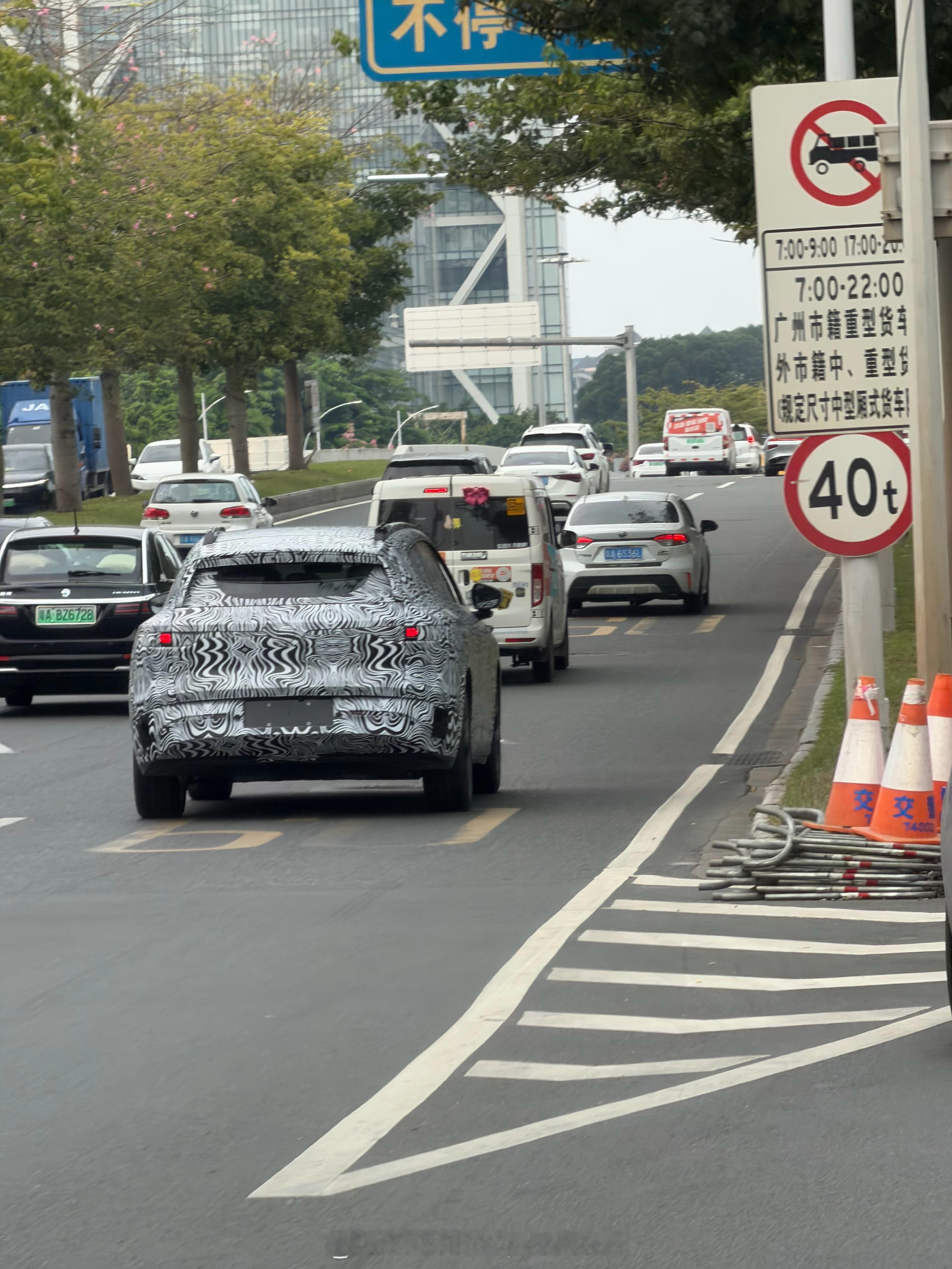 周末无奖竞猜，这是什么车？（提示：摄于广州科韵南路） ​​​