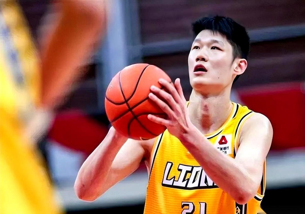 今晚这球，看得我后背发凉。
这不是打球，这是公开处刑。广厦赢辽宁32分，我都觉得