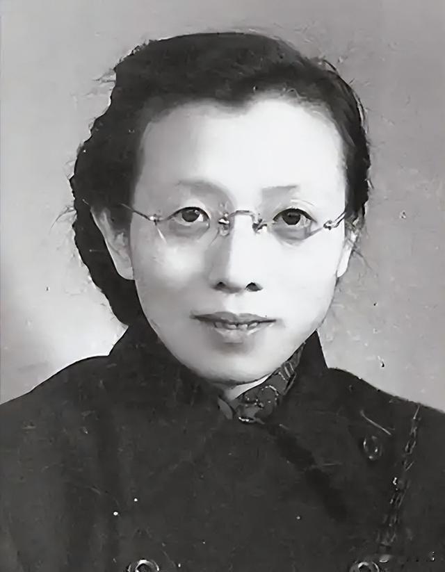 党组织派她潜伏，她变身阔太打三年麻将输掉八十七根金条，真相曝光后震惊世人：她用赌
