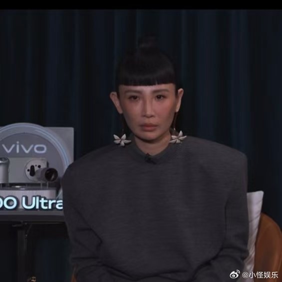 歌手直播歌手赛前视死如归的表情 视死如归的神情，是对舞台的敬畏，更是全力以赴的态
