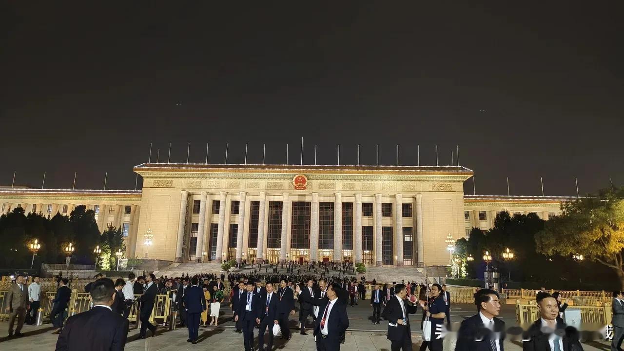 对邱毅，生命的承载有话说（4）
建国75周年国庆庆典
吴东昇夫妇来了
秋菜兄弟的