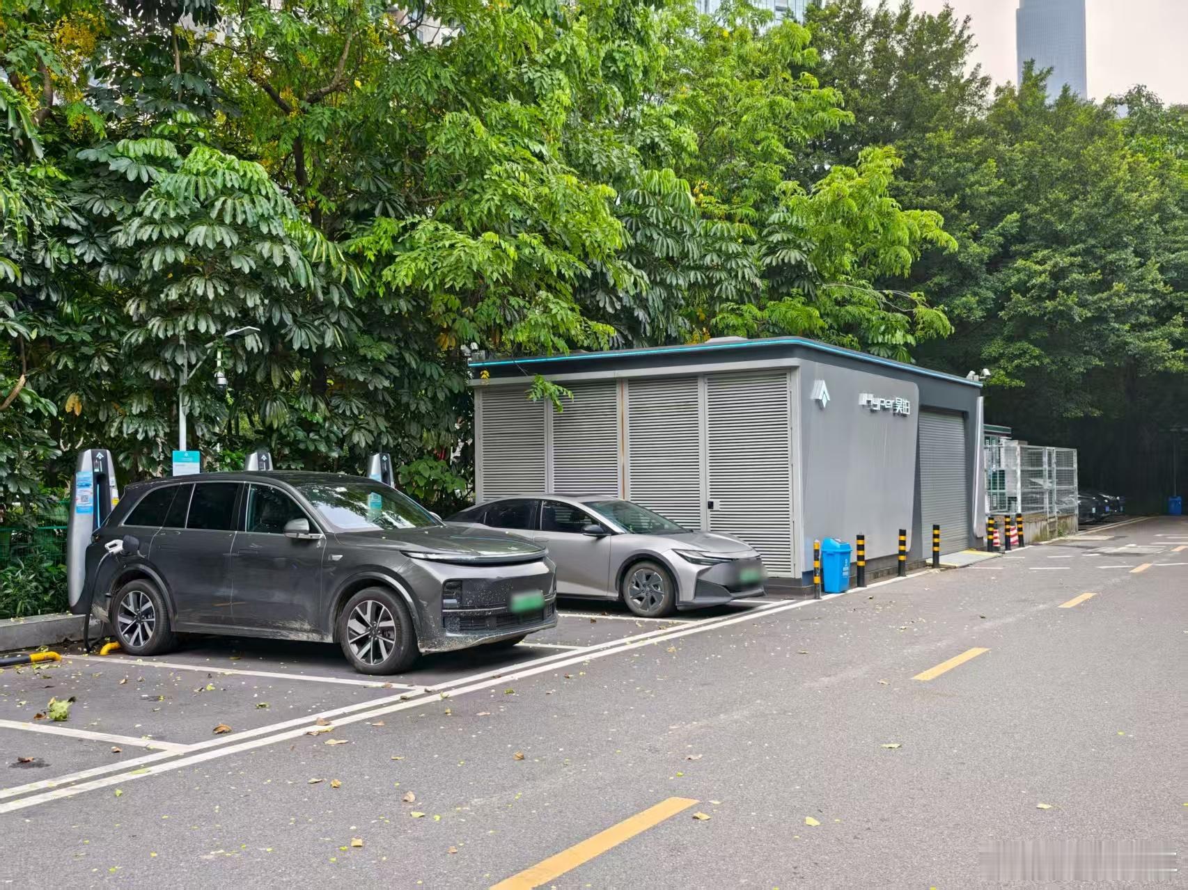 提到换电，大家都会想到蔚来。的确目前只有蔚来建成了覆盖全国多数地区的换电网络体系