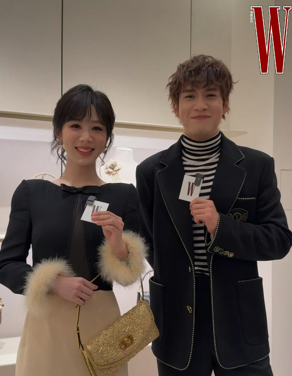 啊喂～韩东君跟紫妹在一块怎么老是笑的这么慈祥