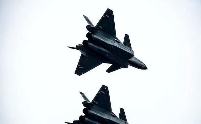 “印巴再动手，巴基斯坦钱包先撑不住。”网友@空中小鸟：别光看阵风被击落，印度军费