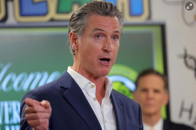 敢怒怼特朗普的美国州长。“我每天都受到特朗普的攻击和诋毁。他可是美国总统，都80