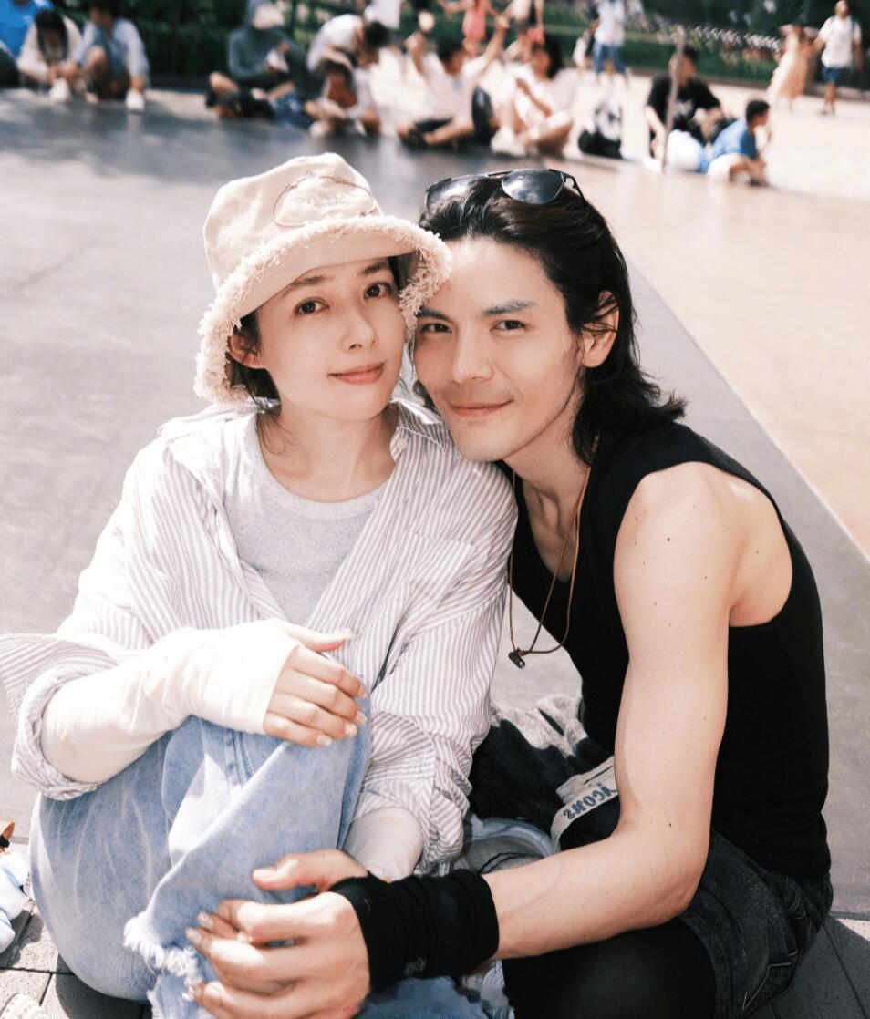 向佐郭碧婷为尼泊尔捐赠医院在娱乐圈的热搜之外，有人把善事做成了实实在在的建筑。几