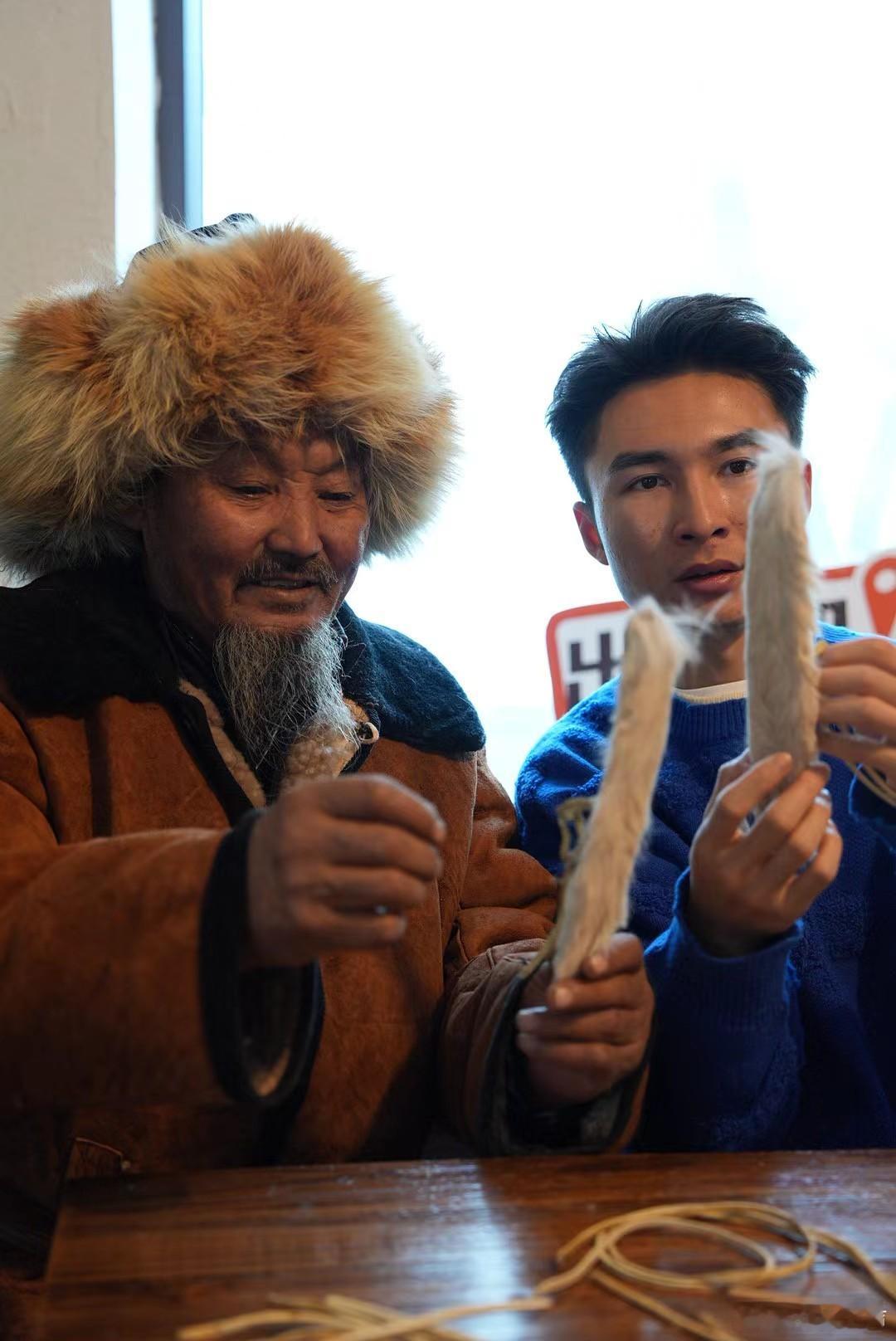 晒晒你的冬季快乐瞬间  【古老的毛皮滑雪板你见过吗】“毛皮滑雪板”又称为“察纳”