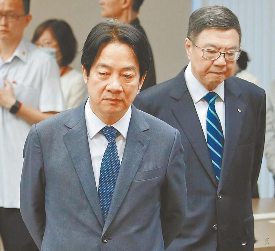 12月18日，岛内舆论炸锅，蓝白将联手弹劾，下架赖清德，目前已超130万人连署