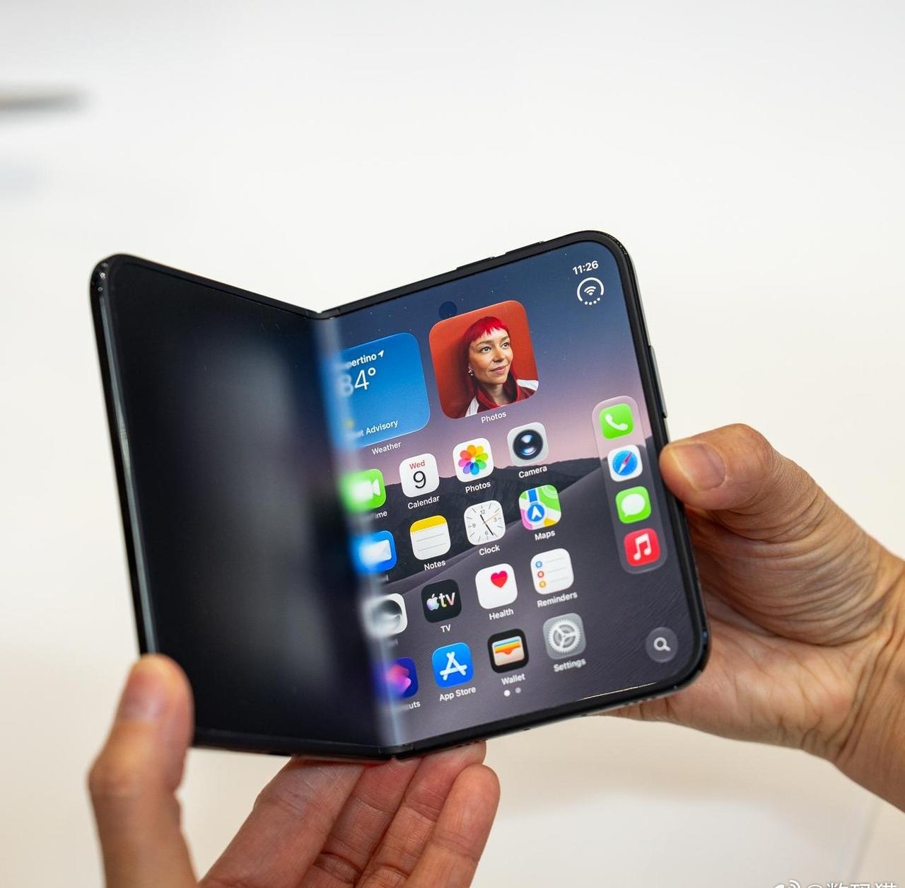 经过一天的讨论，网友对 iPhone Duo 的评价总体比较集中。优点方面，苹果