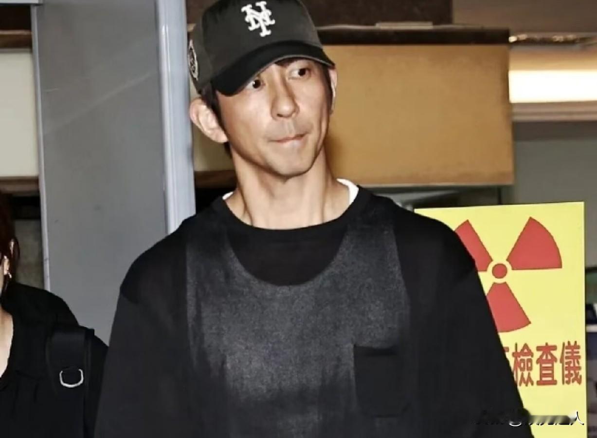 修杰楷这回是真栽了，当庭认罪四个字一出，估计贾静雯今晚是睡不着了。

这事还得从