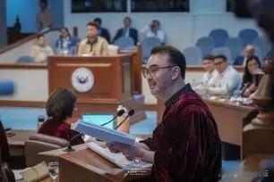 菲律宾参议院少数党领袖艾伦·彼得·卡耶塔诺表示，参议员们应当遵循弗朗西斯·埃斯库