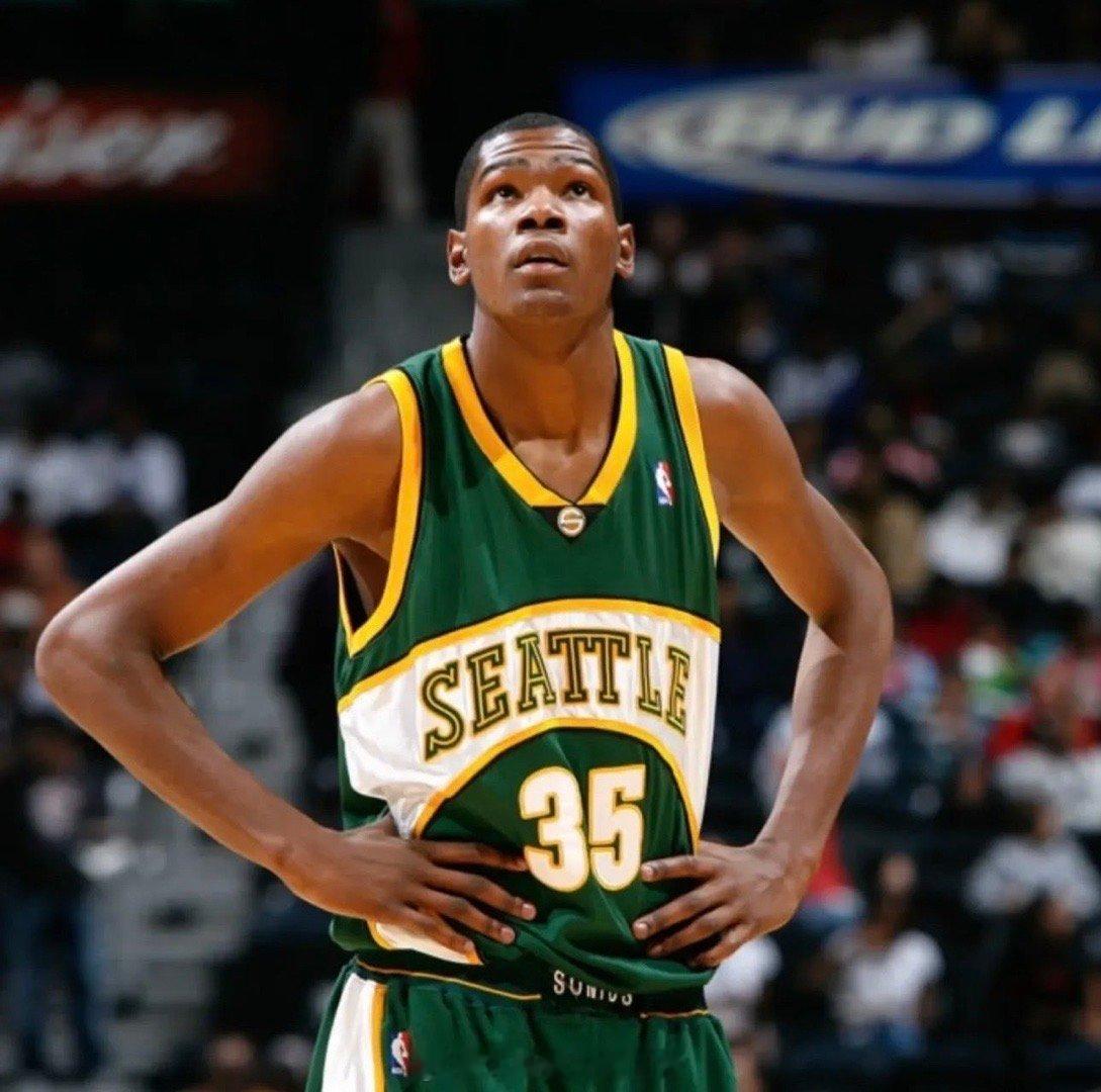 2016年，当被问及西雅图时，杜兰特说：“我仍然对这座城市有着很深的感情。”他与