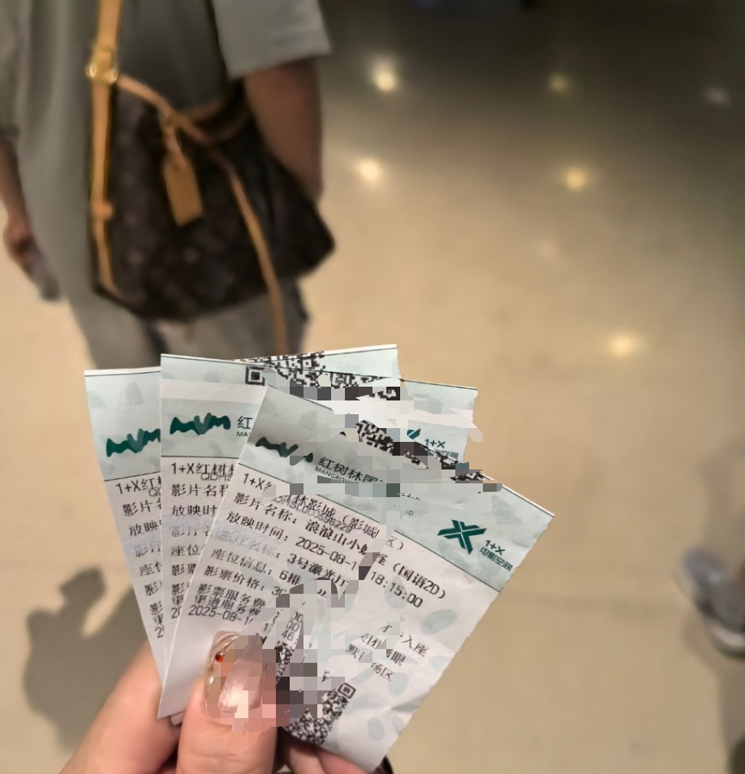 当你知道我跑酒店的影城来看浪浪山小妖怪，你就会知道我这趟旅程有多无聊了 ​​​