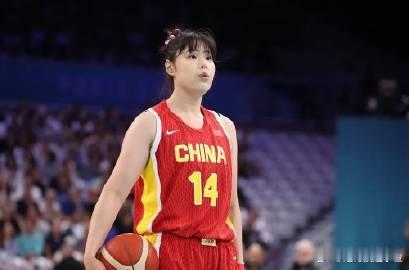 据此前的报道，中国女篮队员李月汝因护照丢失，无缘本届女篮世界杯。今日，国内体育媒