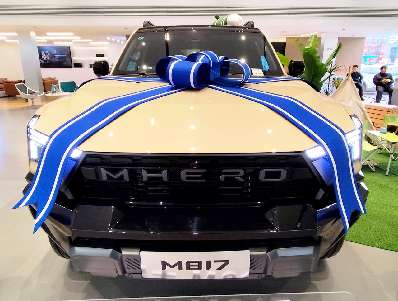 豪毕智能越野SUV《猛士M817》
  猛士M817是东风汽车旗下高端越品牌，由