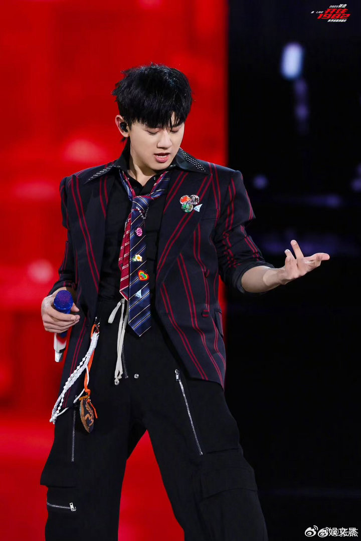 张杰这个剑心听得我想去少林寺了 张杰的剑心真的太有画面感了，每一句都像在描绘江湖