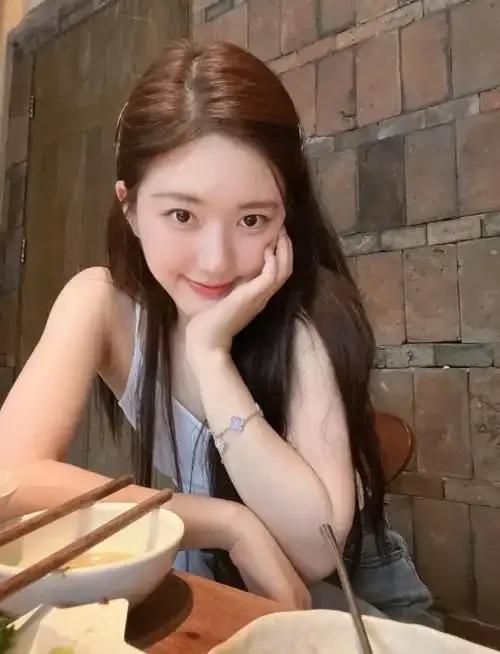 停下忙碌，好好吃饭，这是给生活最好的温柔。平淡生活小温柔 带点气质的甜妹 清新纯