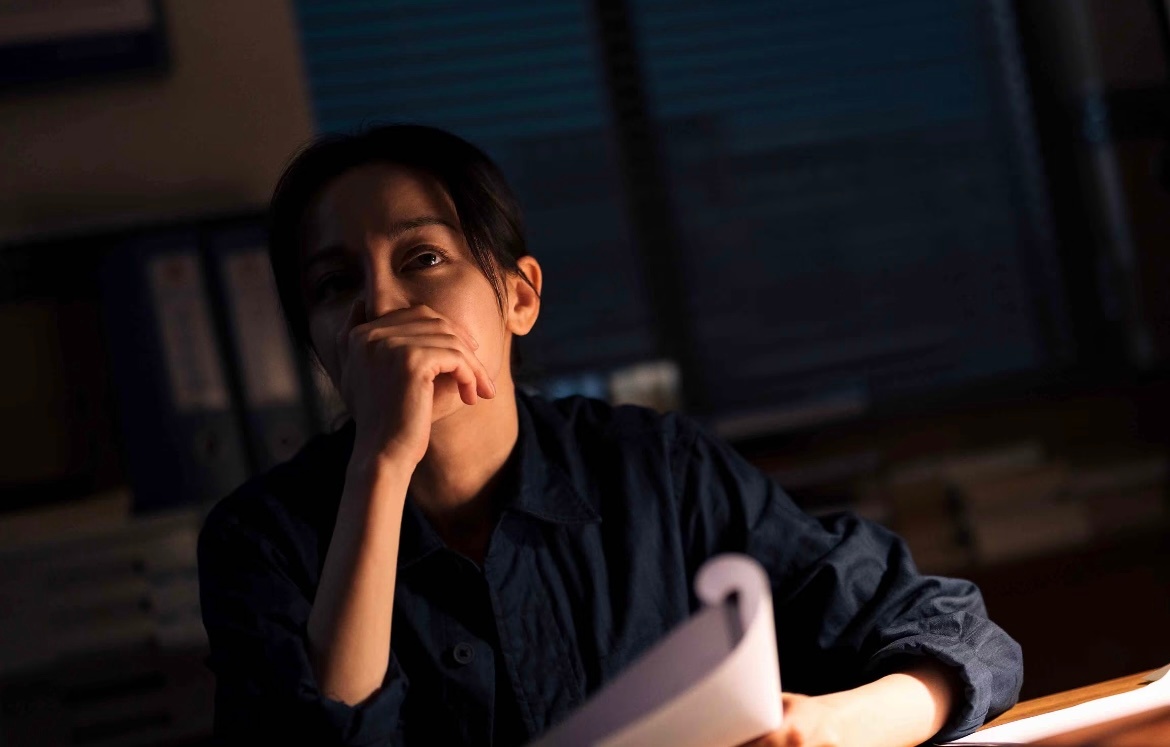 利剑玫瑰热度 刑 侦题材新作今日开播，聚焦真实案件，主演阵容表现亮眼。迪丽热巴突