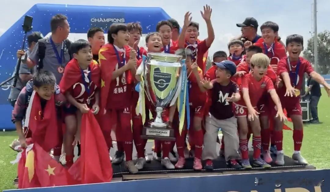 最近全网都在热议这件怪事：民间U12足球小将横扫意大利SIGISMONDI杯，七