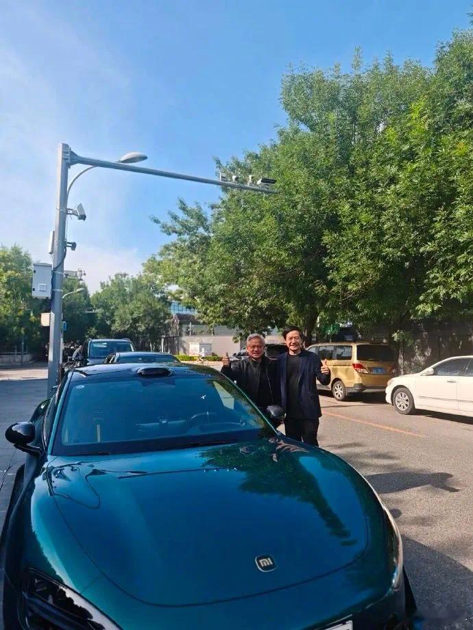 英伟达CEO称非常想买小米汽车黄仁勋非常想买一台小米汽车，说明对小米、雷军的认可