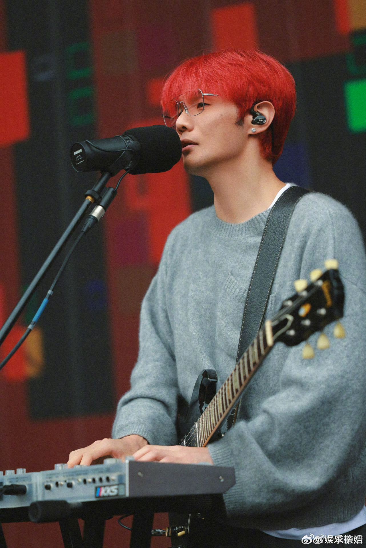 李荣浩方回应 李荣浩工作室刚刚发文回应了《恋人》抄袭争议，表示网传提及的Ⅱ-Ⅴ-