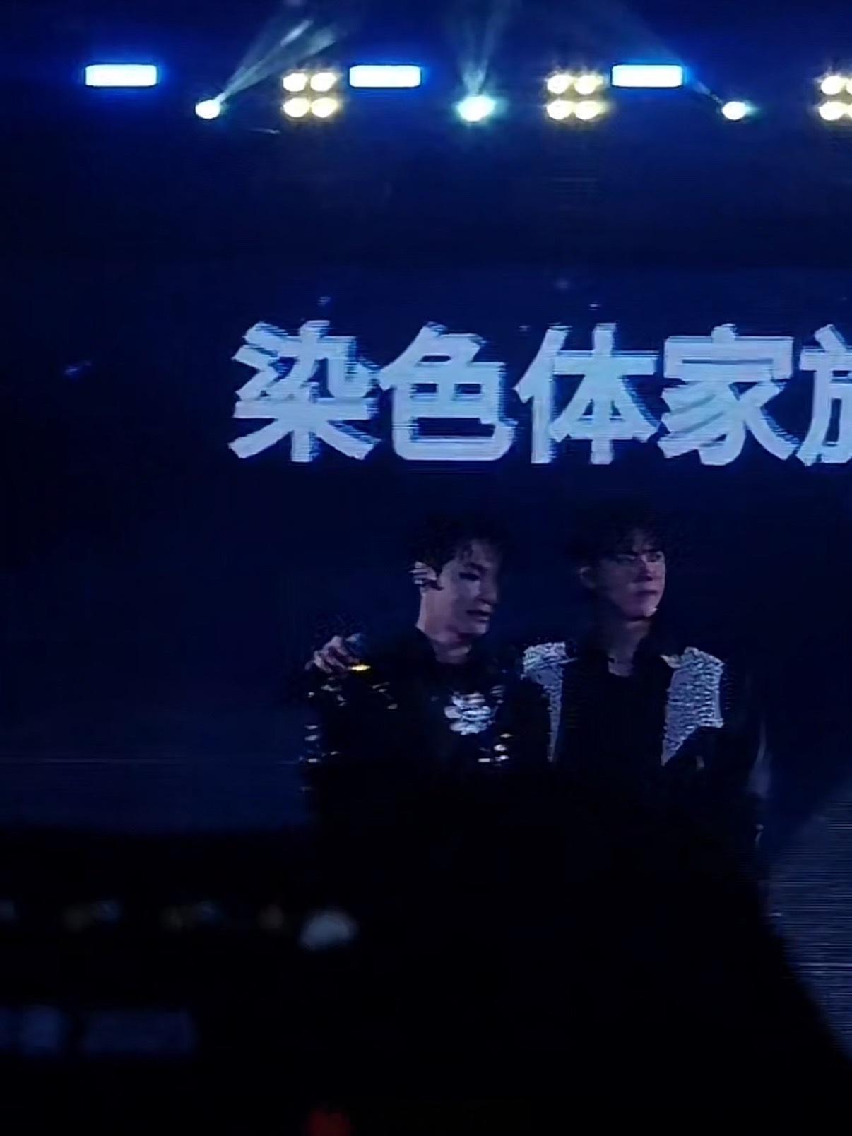 我哭了我们YSL合体了张艺兴吴世勋朴灿烈同台张艺兴吴世勋朴灿烈合体