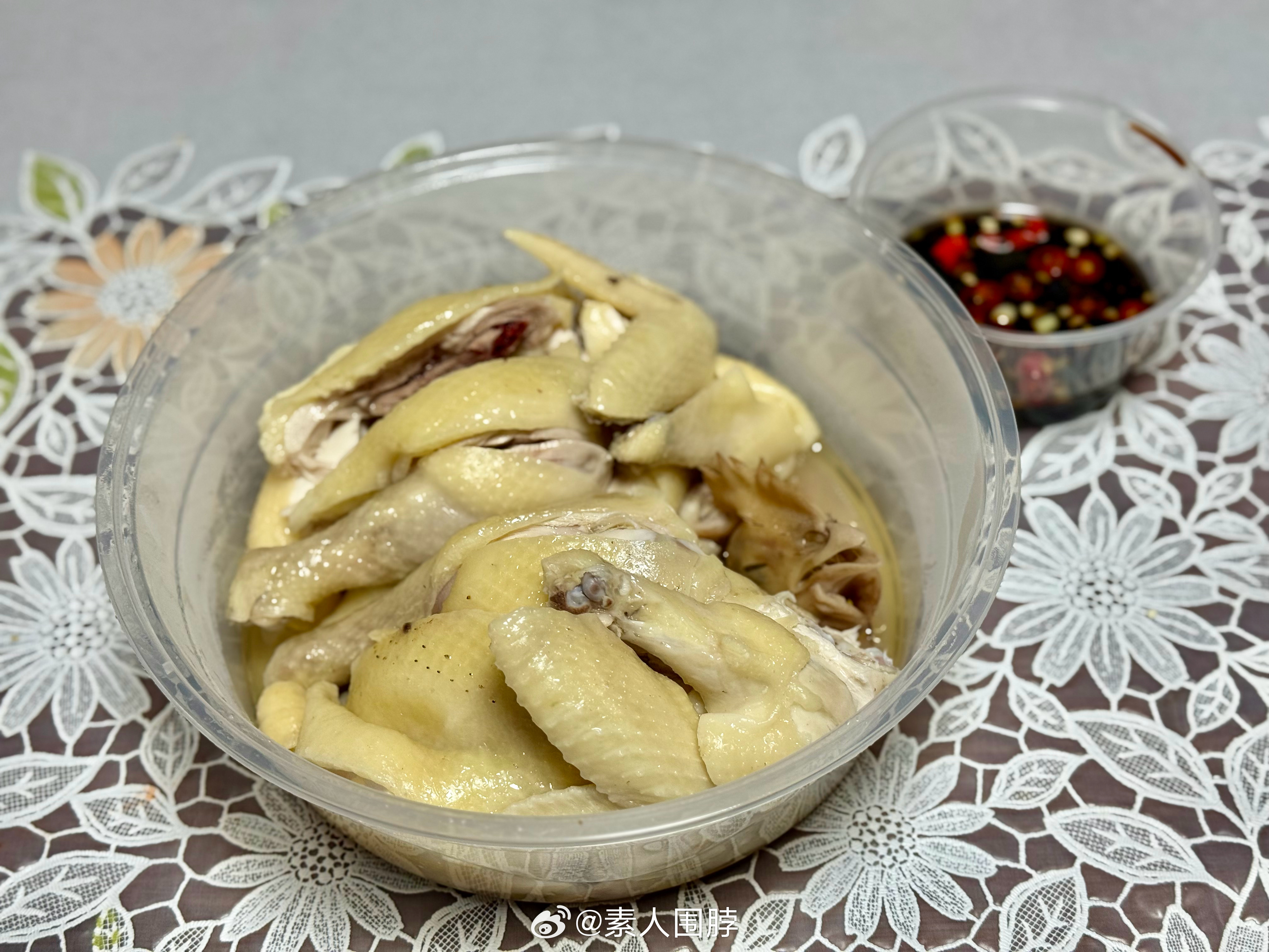 今日大暑 老话讲大暑大热宜进补，打包一只地道水蒸鸡，皮弹肉嫩，原生鸡香十足，一口
