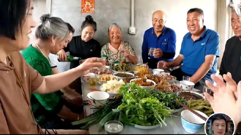 我没事时，都会看一看大连长建的视频，感受一下亲人之间的交往，郁闷的心情，马上乐和