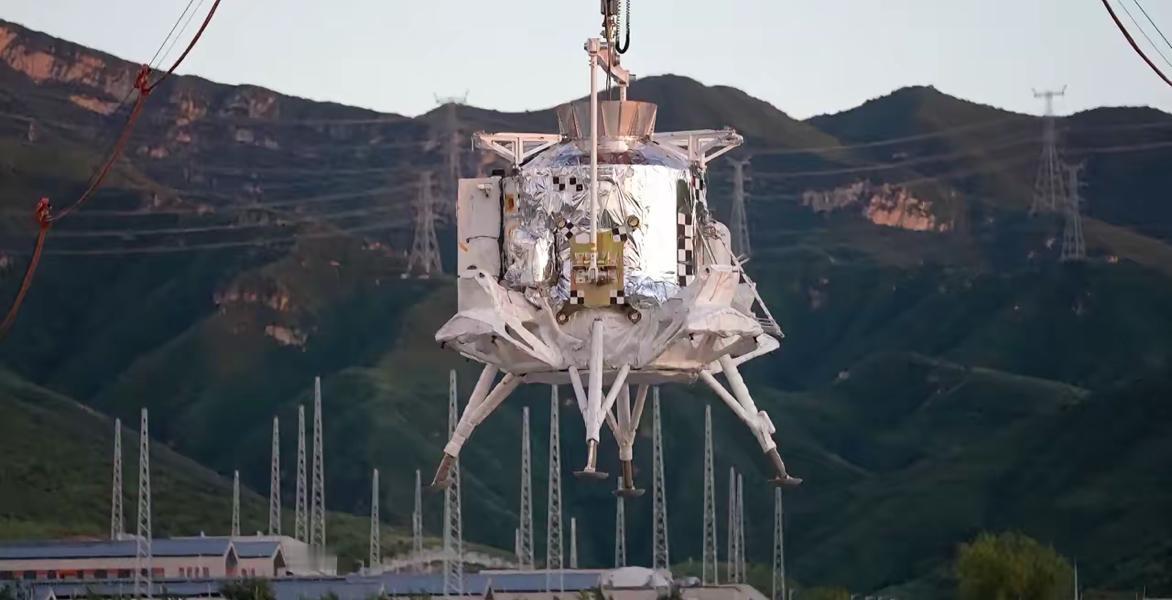 8月8日美国媒体《太空新闻》援引中国央视报道。

揽月可以将两名宇航员送往月球表