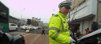 【绍兴一家长送孩子上学后突发急症，交警生死救援】
驾驶员突发低血钾症

绍兴交警