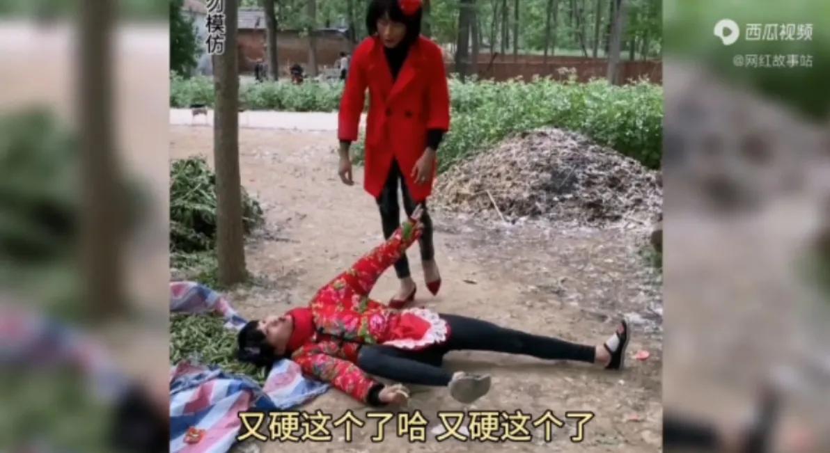 模仿假人可以以假乱真

她就是被称为全网最硬的人椒子姐，口头禅我的娘叻，她经常和