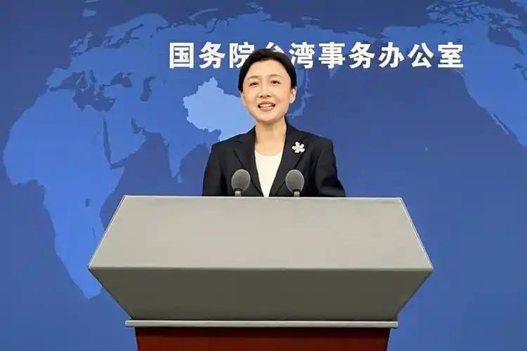 1.25兆军购预算成谜，民进党“台独”操弄令人产生无限遐想。
 
黄国昌曝出民进