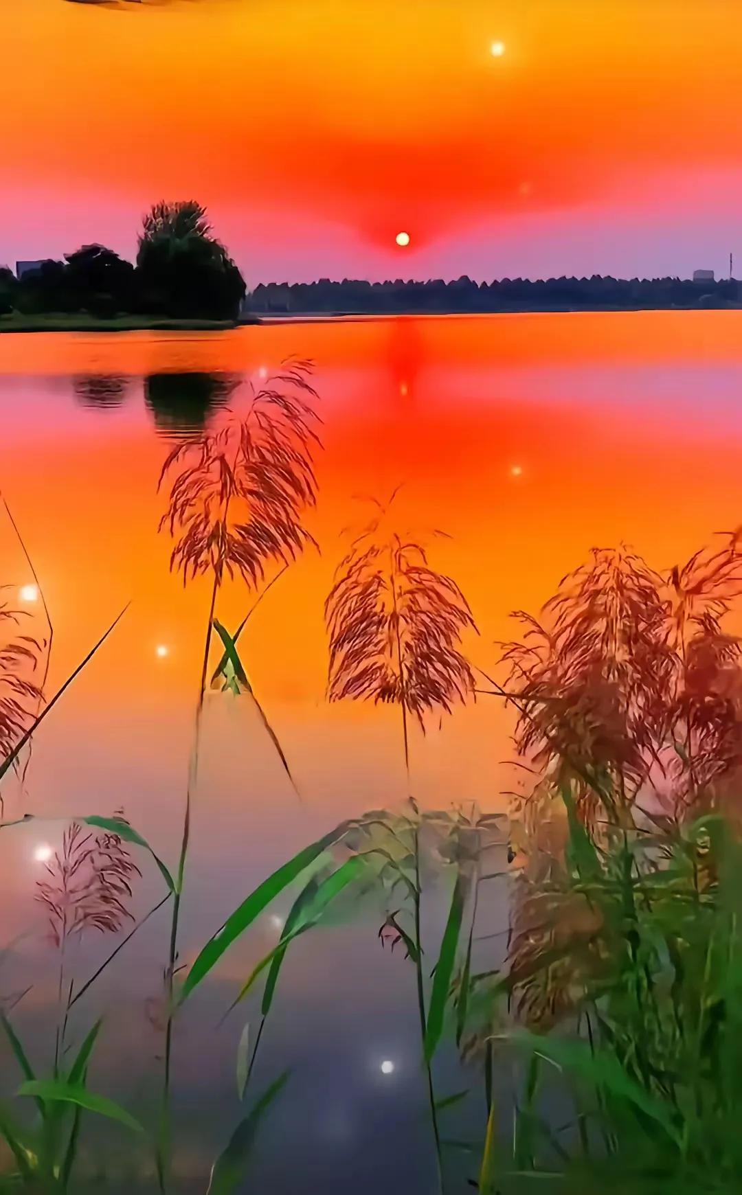 上联：天水一色共余晖；
下联：？？？