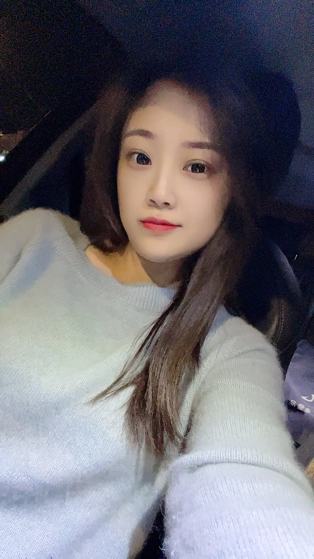 你喜欢的是细水长流煮红豆，我想要的是声色犬马走天涯