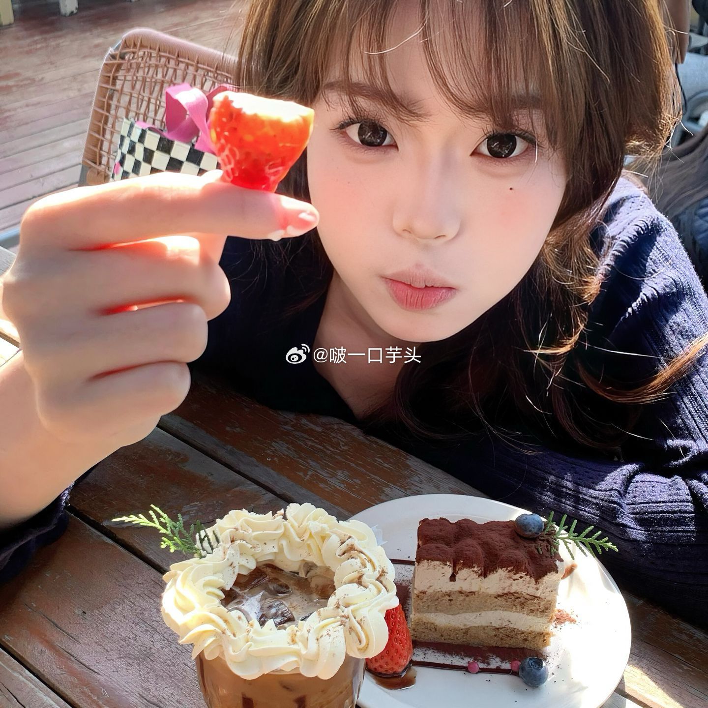 女生头像[超话]头像 一组小清新绿色阳光光影感氛围感小众韩系清纯可爱甜美乖乖女头
