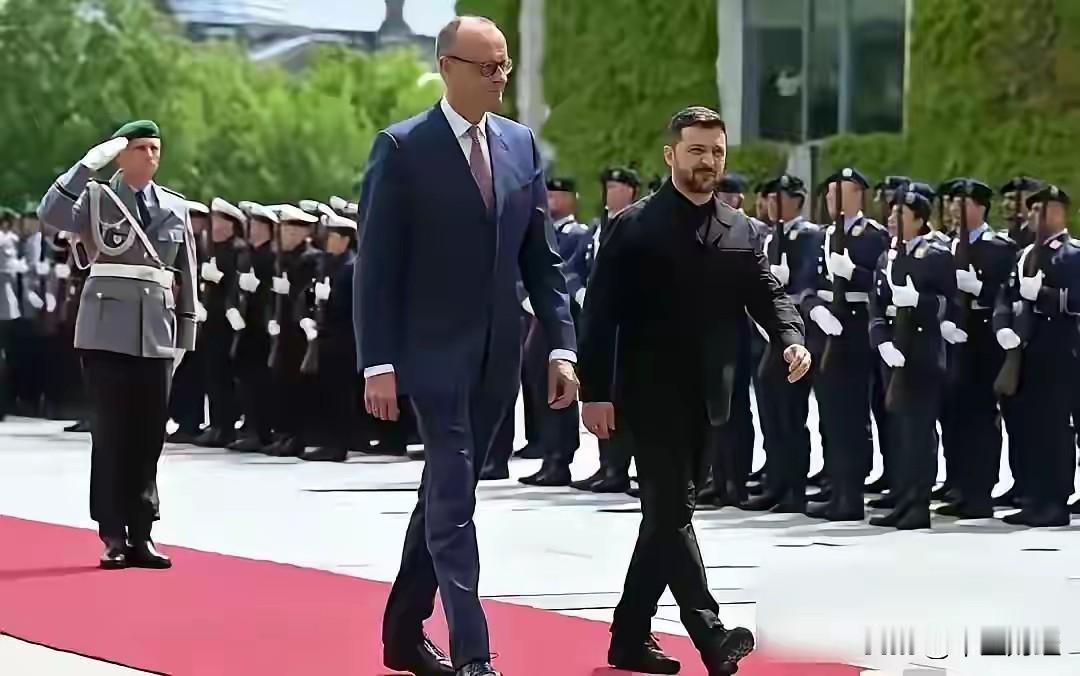 身高并非决定一个人综合能力的关键要素。泽连斯基身高并不出众，但其外交能力与领导能