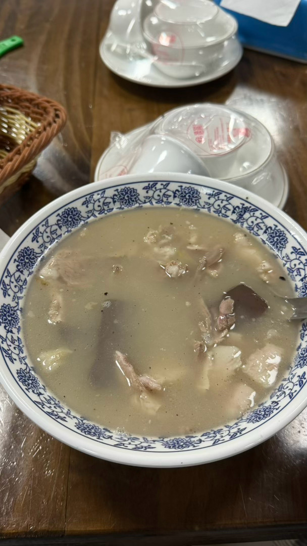 来姨妈的时候感觉整个人都很无力昨天刷抖音 看到别人在家熬羊肉汤我突然间也很想喝（