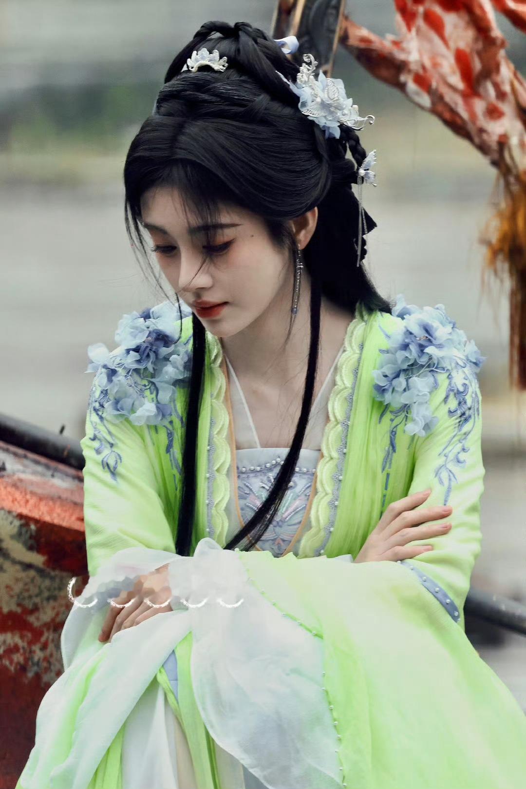 悲悯天下苍生的神女姜黎非 ​​​