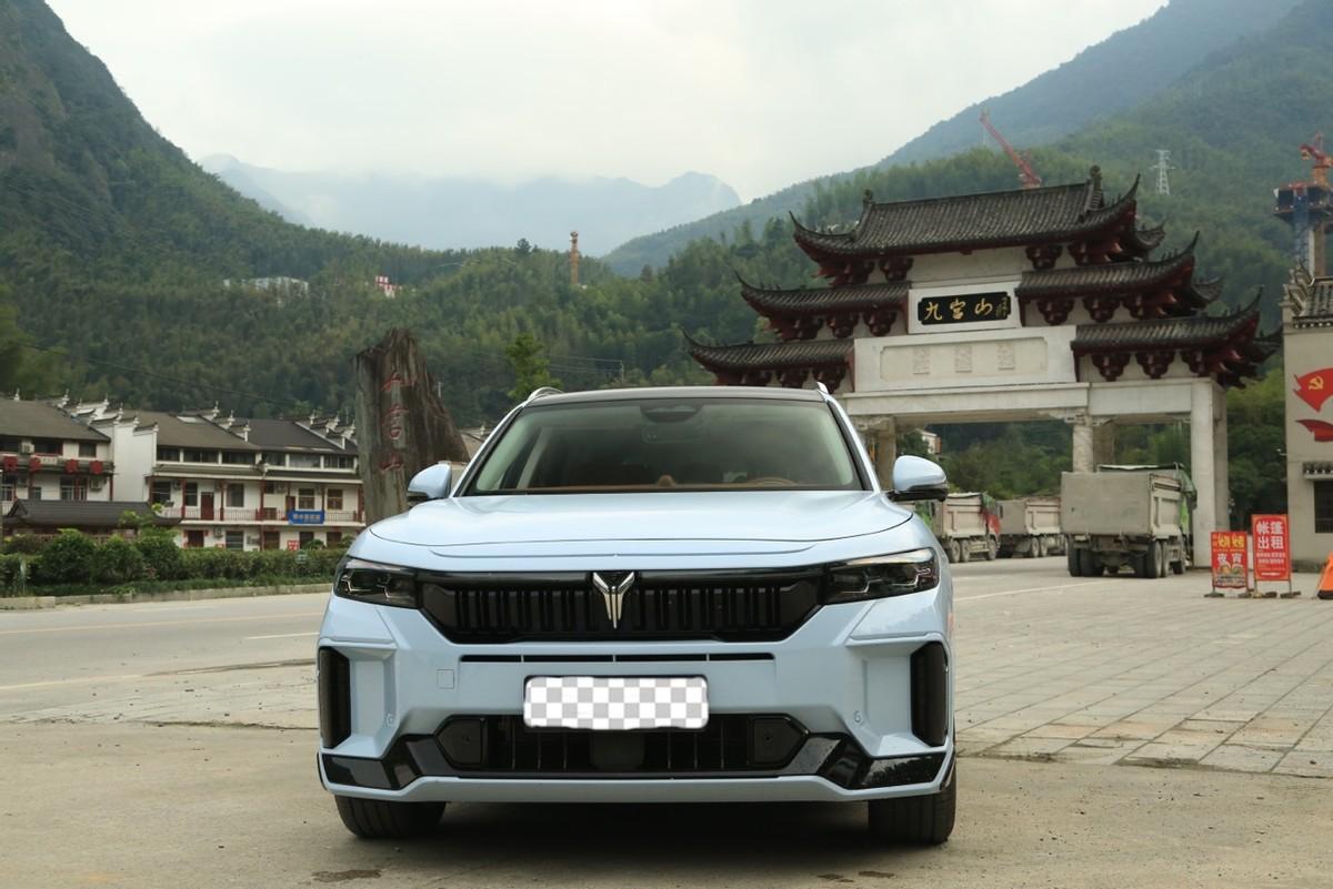 副驾驶能实现娱乐自有？新岚图FREE有点酷

以前总觉得国产车的配置那么多，有些
