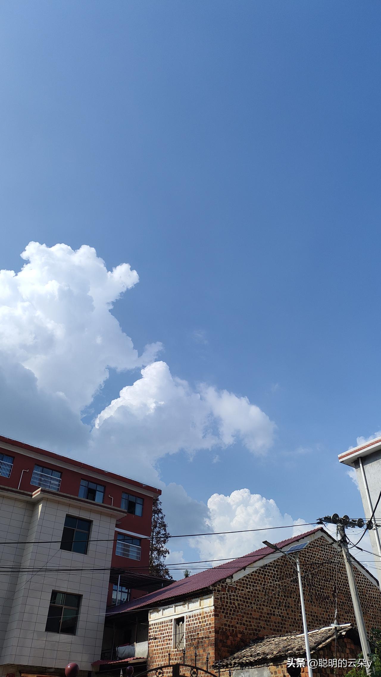 分享一张相册里随手拍的天空这是我手机里，最美丽的天空，各网友们你那里的天空是咋阳