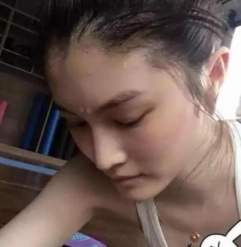 三味茶饮止虚汗
 
很多人稍微一动就满身大汗，吹风就容易感冒，怕风怕冷，这在中医