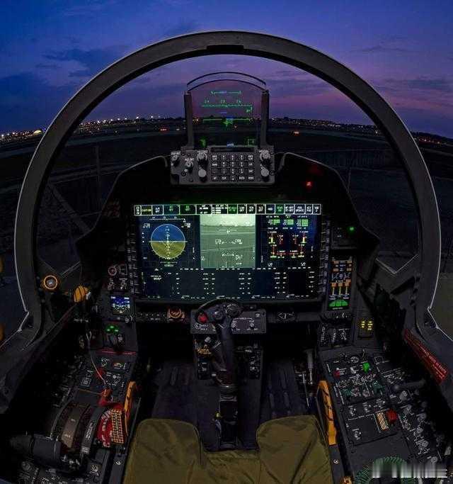 伊朗伊斯兰革命卫队海军发出警告 4月10日，有媒体披露，美国中央情报局在营救一名