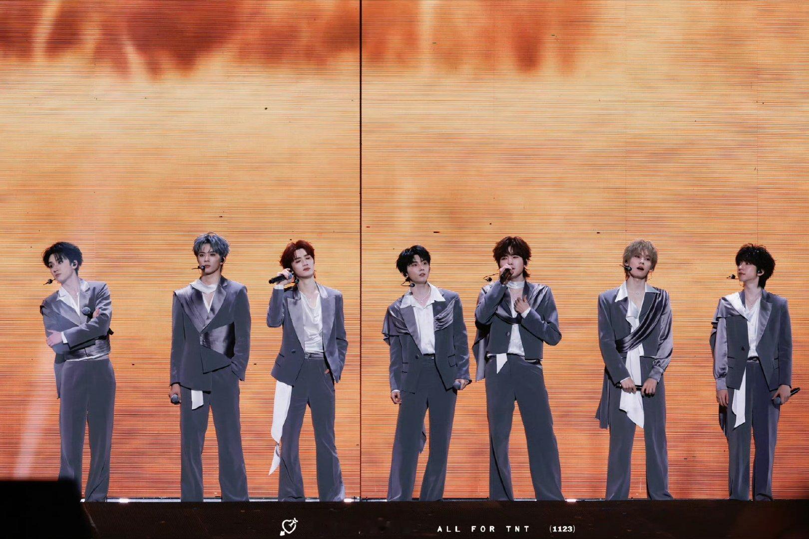 时代少年团 💥时代少年团这一程 💥时代少年团登顶 “少女不会忘记，她稚嫩的青
