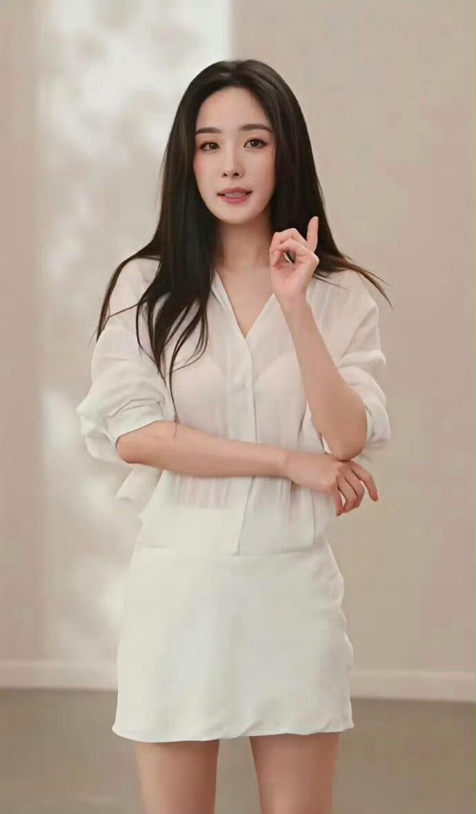 杨幂身材很曼妙 ​​​