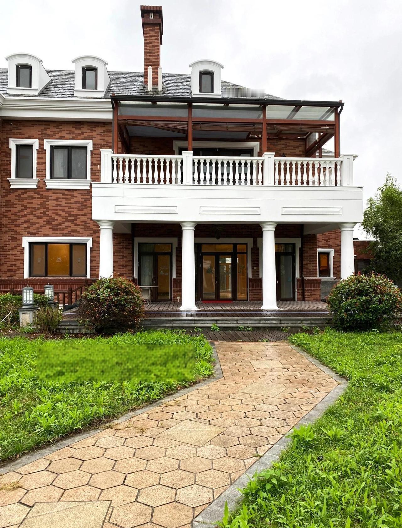 之前在学校听上海同学说他家有一个亿，我当时直接笑出声，心想着这小子吹牛皮也不打草