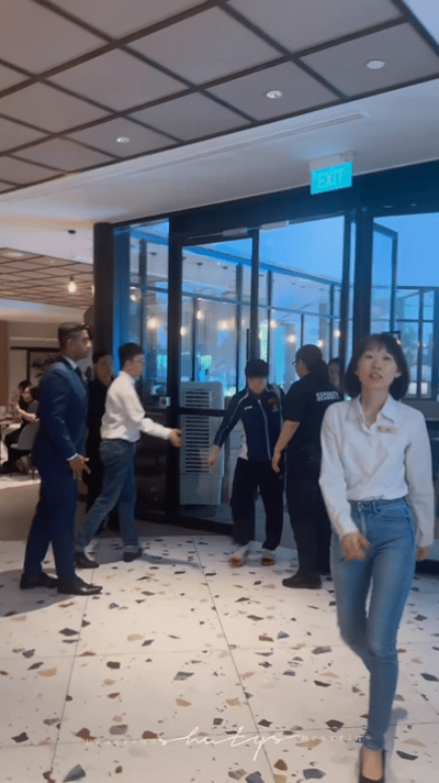 3.1日，莎莎吃早餐后出发去参加半决赛。

新加坡大满贯最后一个比赛日，莎莎一早