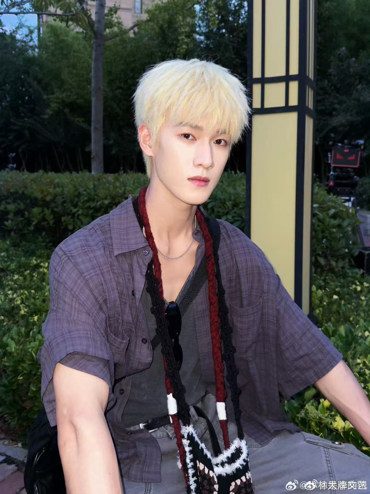 李昀锐醉酒戏 喝醉了之后说要和晴也一起私奔到太空了，真的是太可爱太好笑。李昀锐醉