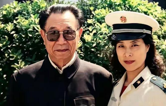 开国上将陈士榘，1981年6月和第一任妻子范淑琴离婚，年过花甲的他身边需要人照顾