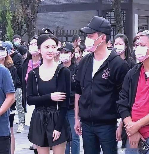 这才是娱乐圈今天最离谱的瓜！

9月4日，一大早，演员冯绍峰景甜上了热搜，只不过