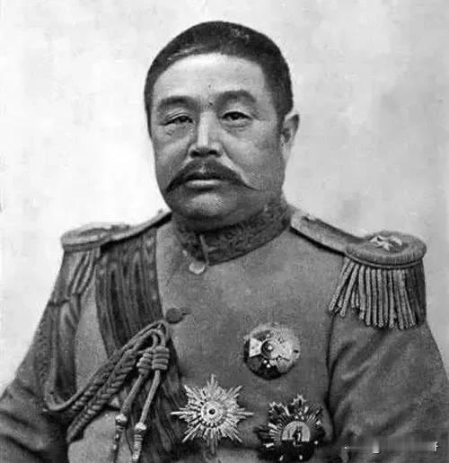 能认出他是谁，历史绝对学得好！